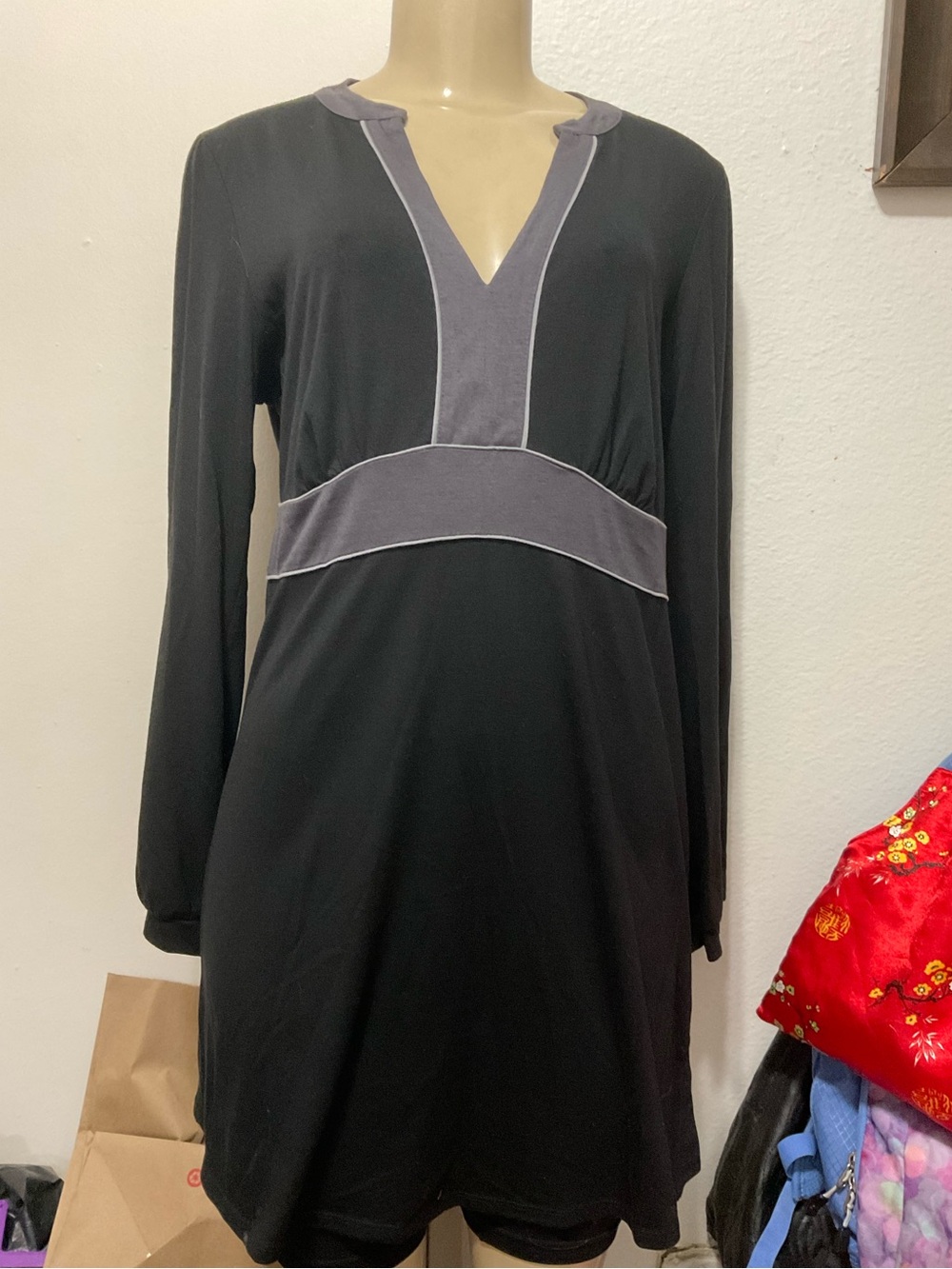 Fashion Bug women’s Black with Gray Trim Long Sleeve shirt size M